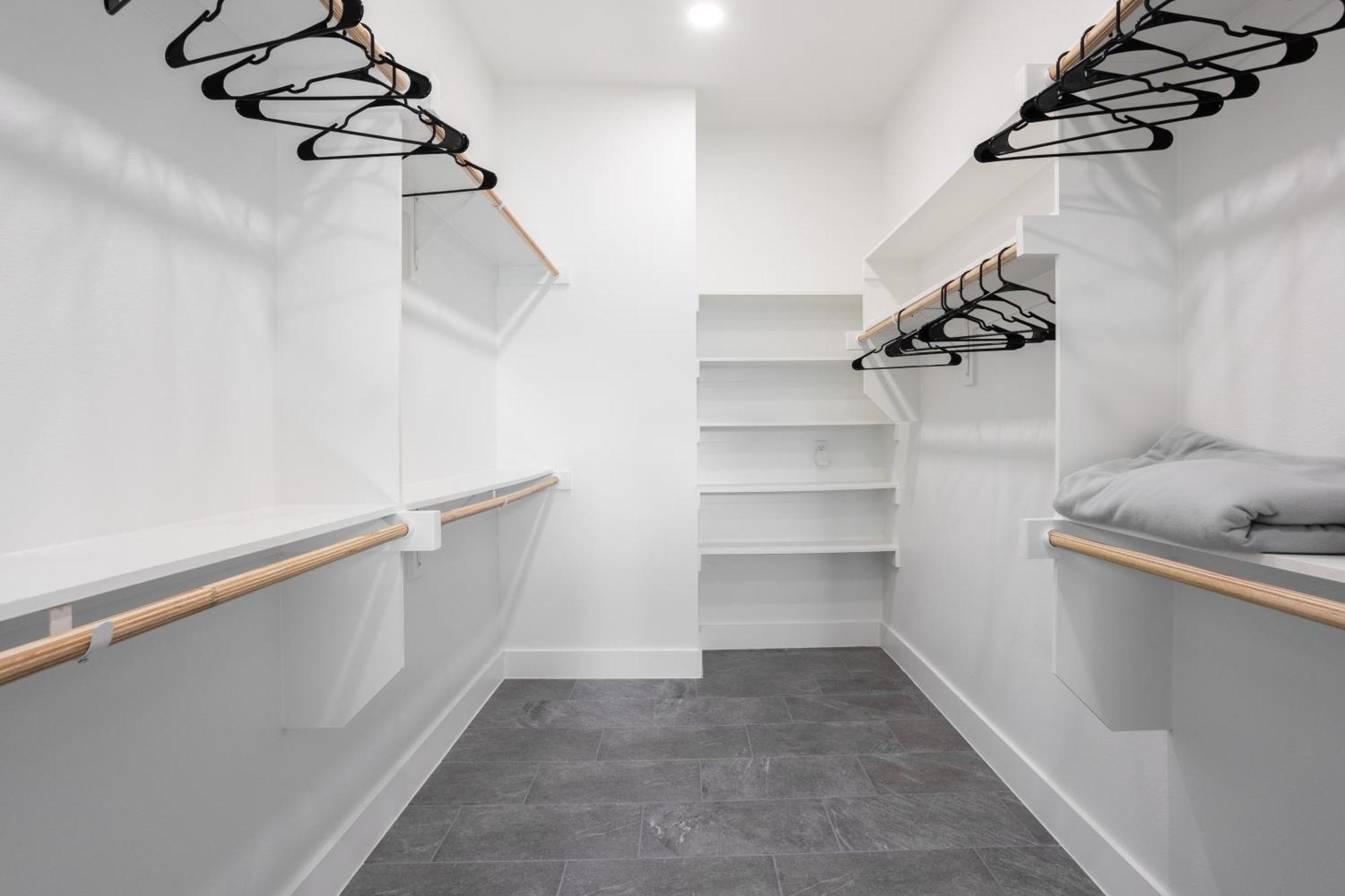 Apartment Modern 4br Townhome With Rooftop *