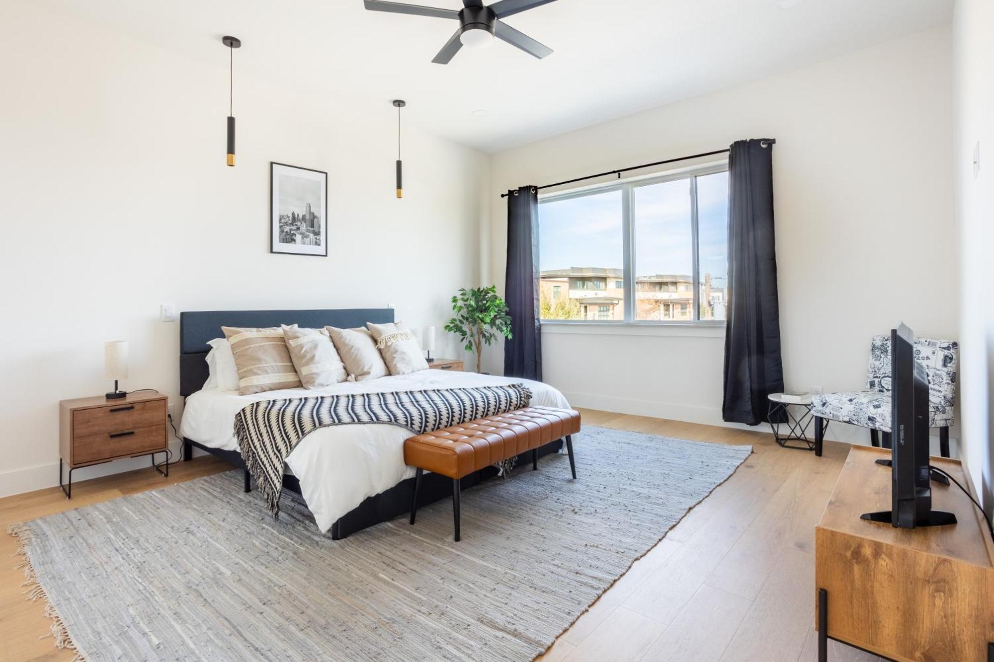 Apartment Modern 4br Townhome With Rooftop *