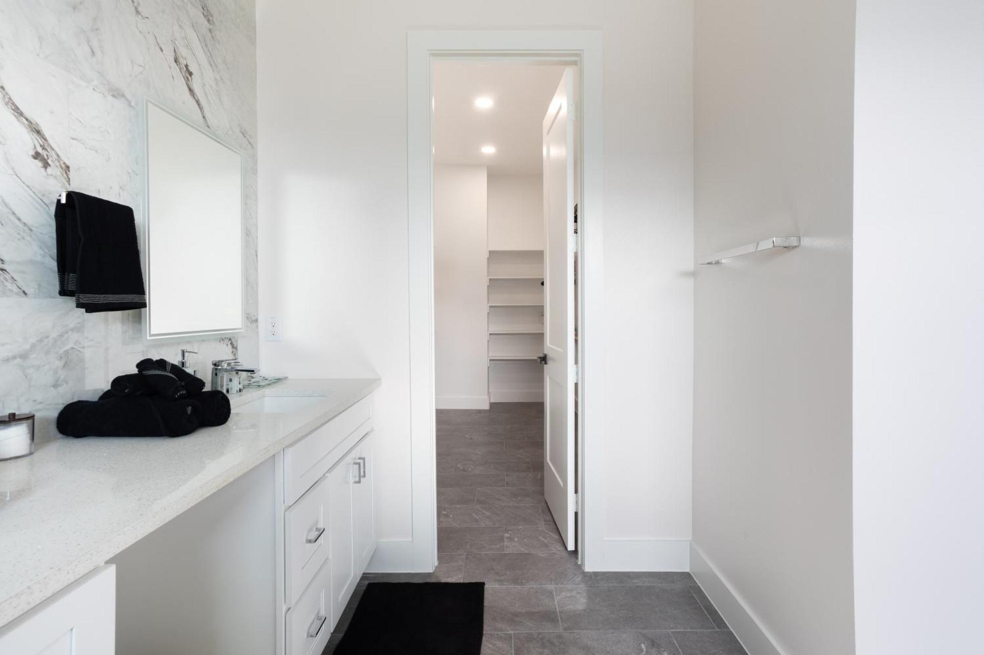 Modern 4br Townhome With Rooftop *