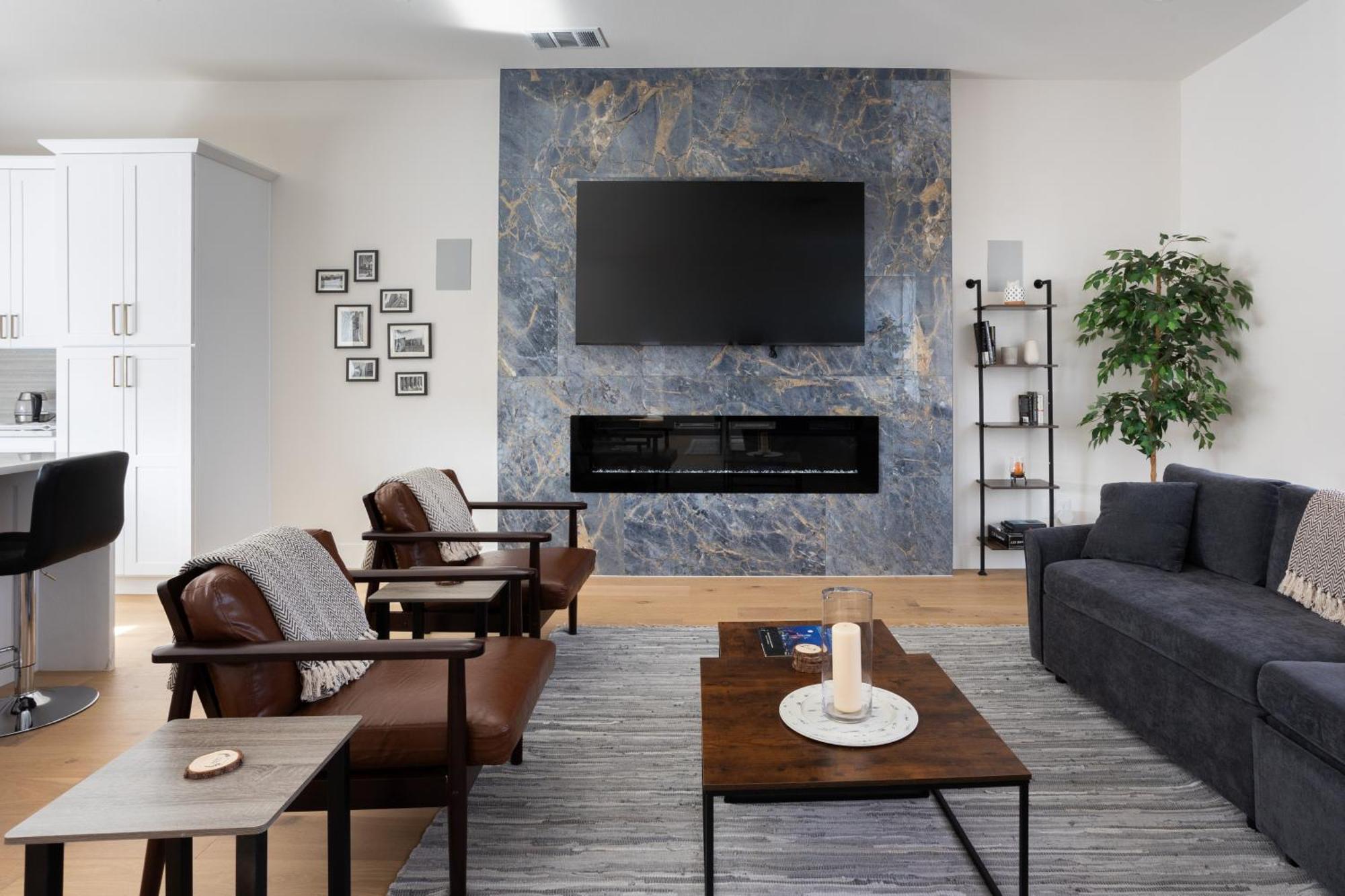 Modern 4br Townhome With Rooftop Apartment