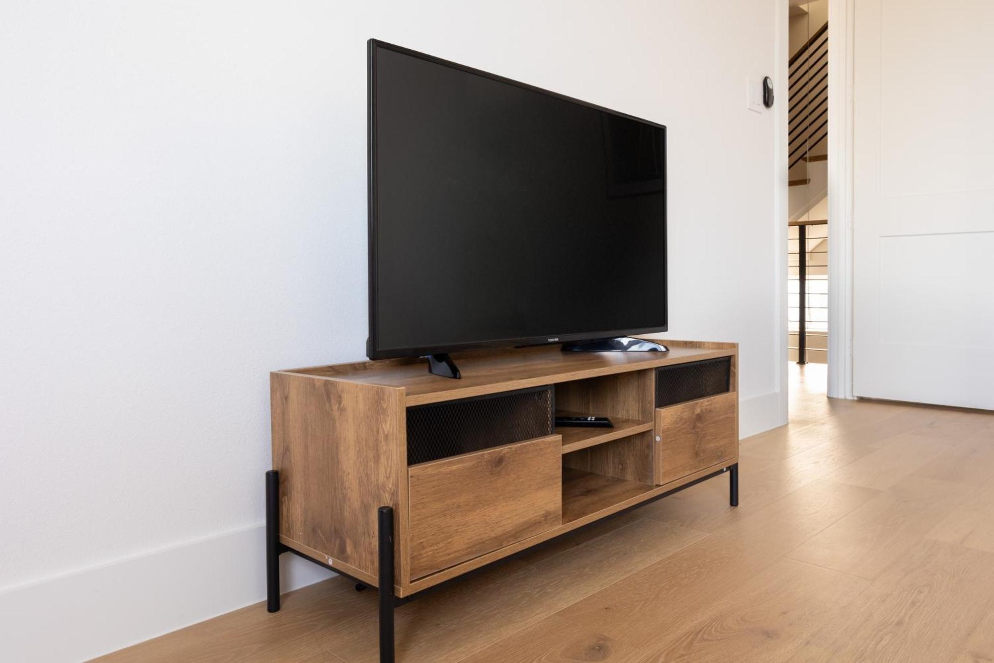 Modern 4br Townhome With Rooftop Apartment