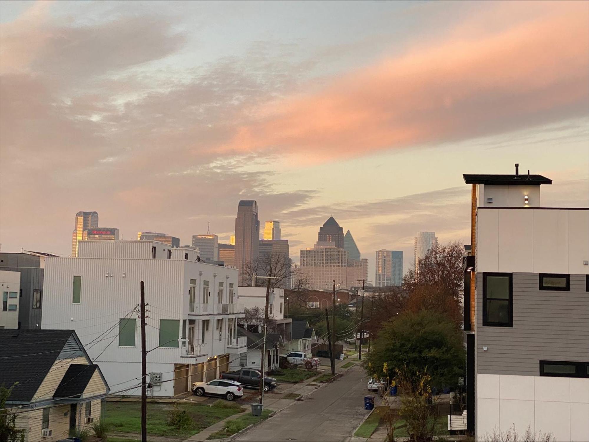 Modern 4br Townhome With Rooftop *