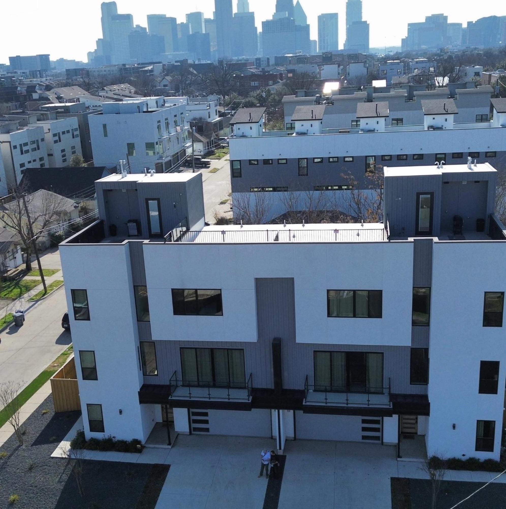 Modern 4br Townhome With Rooftop Apartment