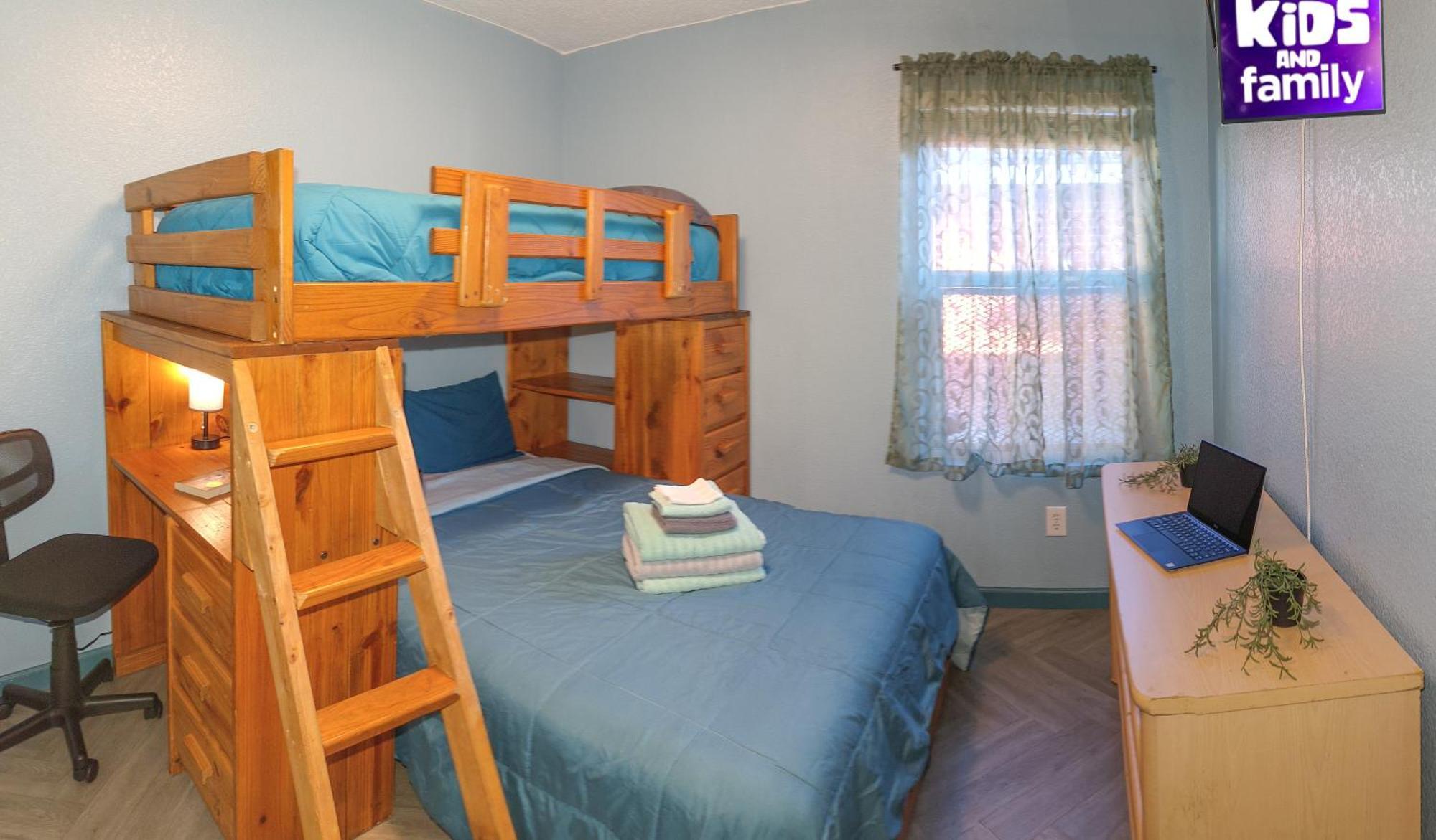 Fantastic Family And Friend Getaway - King Beds, Game Room, Gym, Fast Wifi, And Private Parking * Dallas