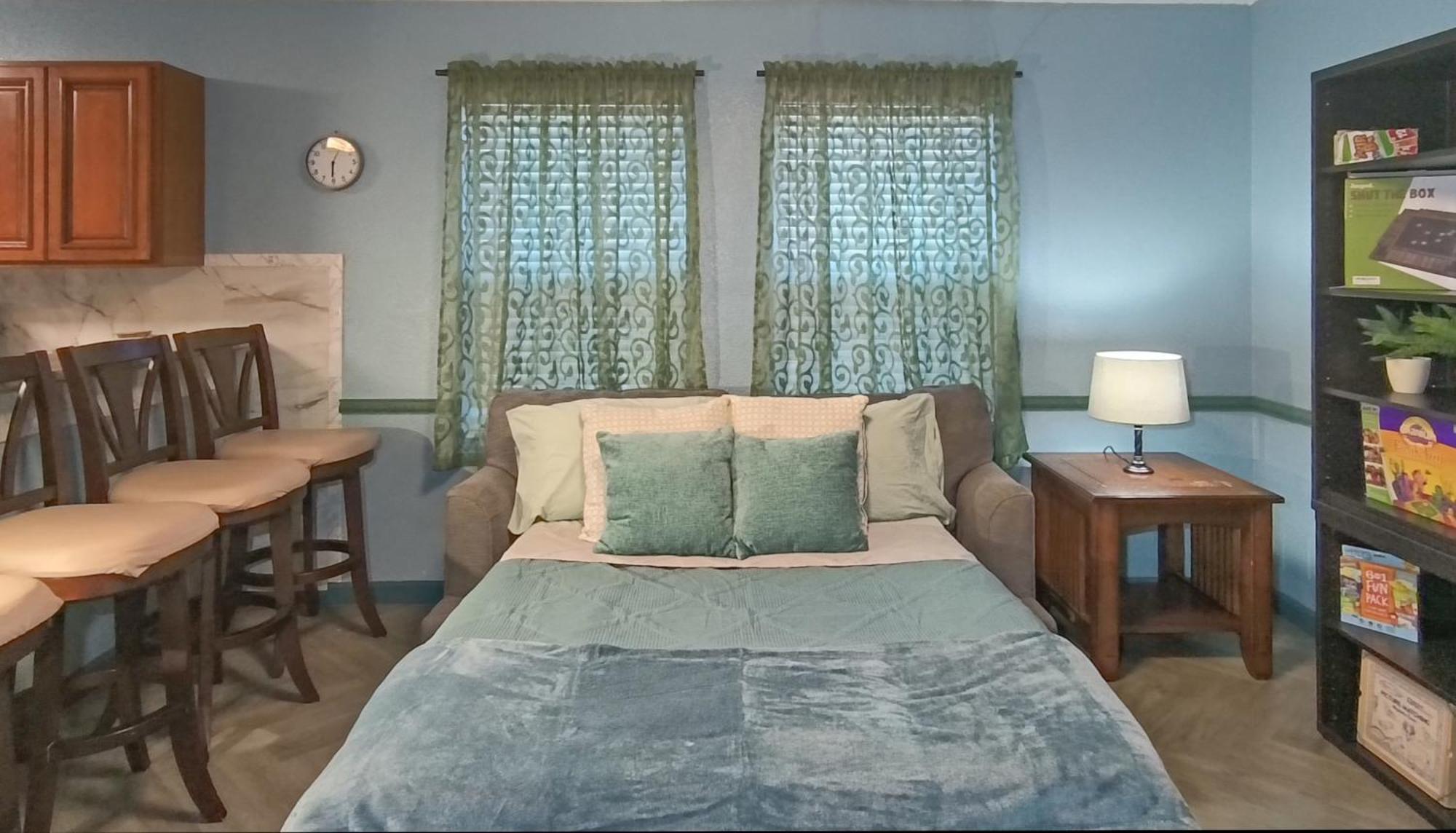 Fantastic Family And Friend Getaway - King Beds, Game Room, Gym, Fast Wifi, And Private Parking