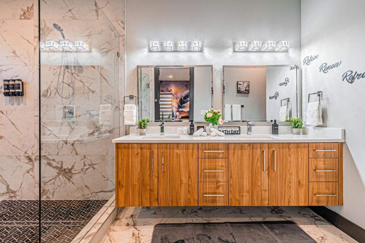 Villa Oak Lawn Luxury - Hot Tub & Arcade Dallas