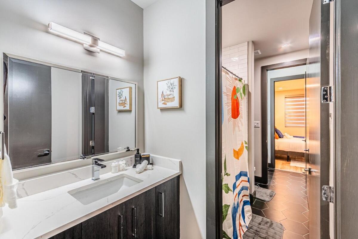 Oak Lawn Luxury - Hot Tub & Arcade *