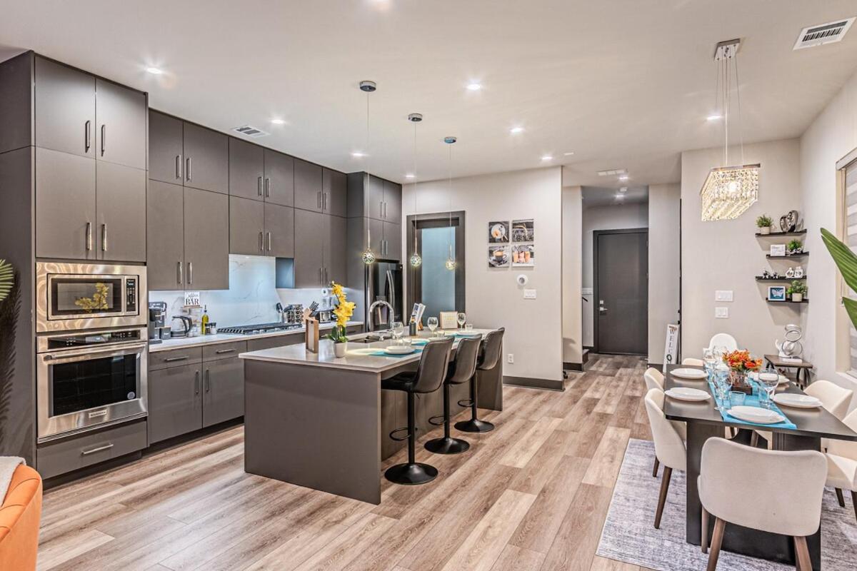 Oak Lawn Luxury - Hot Tub & Arcade * Dallas