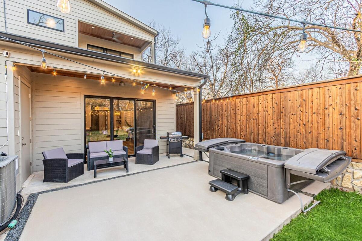 Oak Lawn Luxury - Hot Tub & Arcade Villa