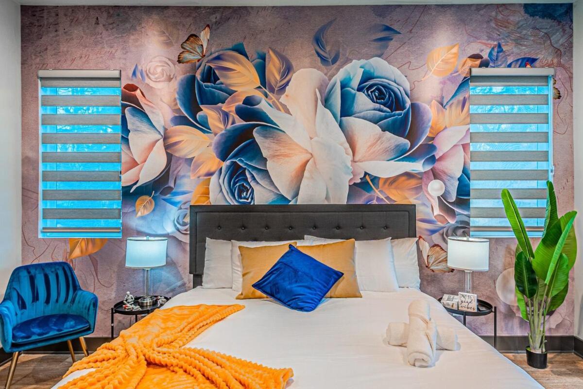 Oak Lawn Luxury - Hot Tub & Arcade Villa *