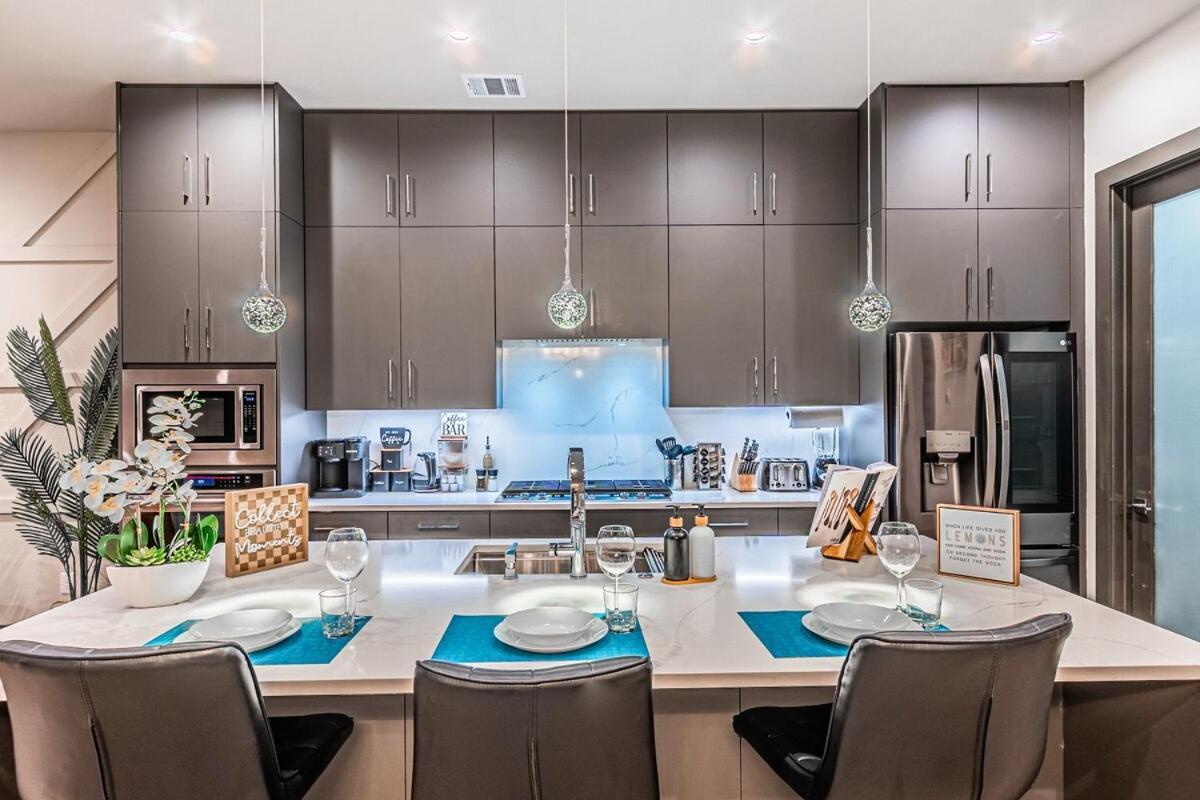 Villa Oak Lawn Luxury - Hot Tub & Arcade Dallas
