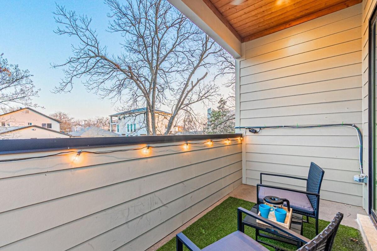 Oak Lawn Luxury - Hot Tub & Arcade Villa