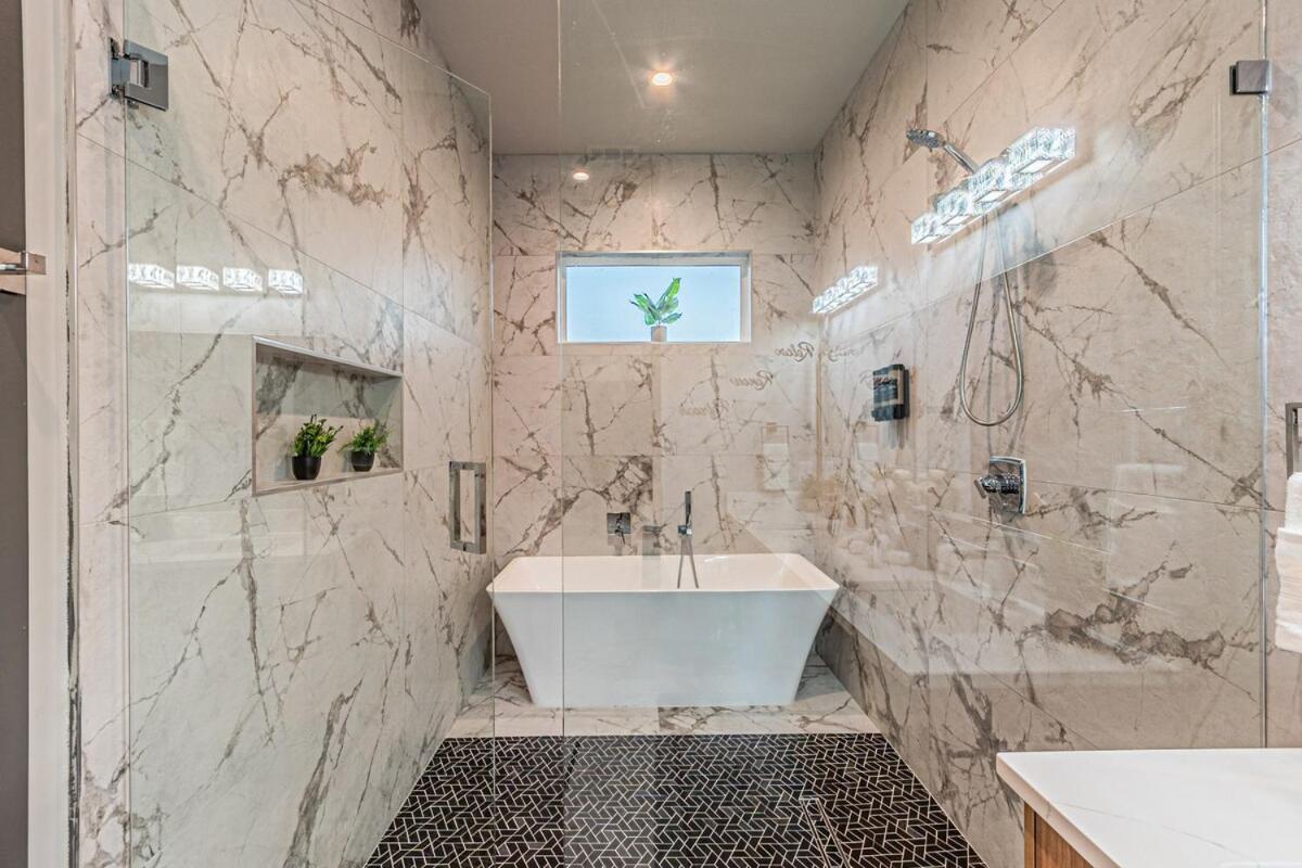Oak Lawn Luxury - Hot Tub & Arcade * Dallas
