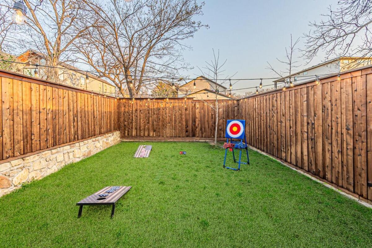 Oak Lawn Luxury - Hot Tub & Arcade Villa