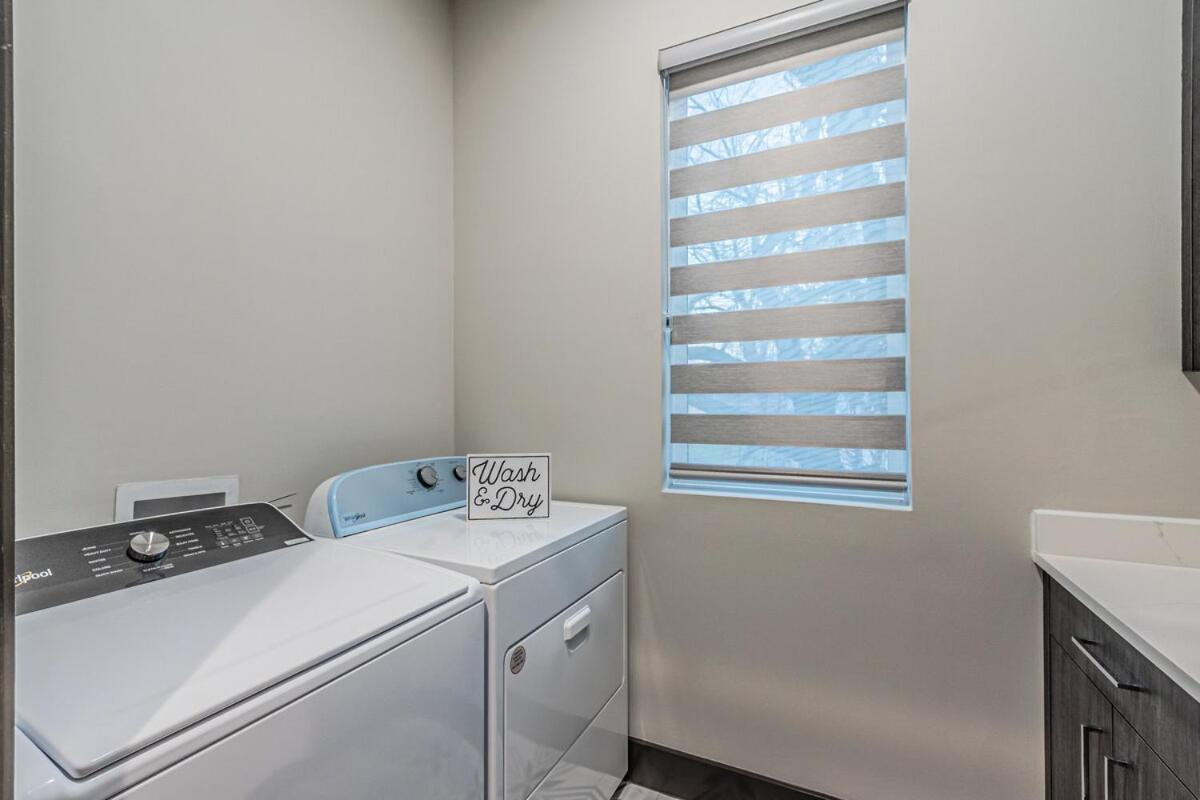 Villa Oak Lawn Luxury - Hot Tub & Arcade