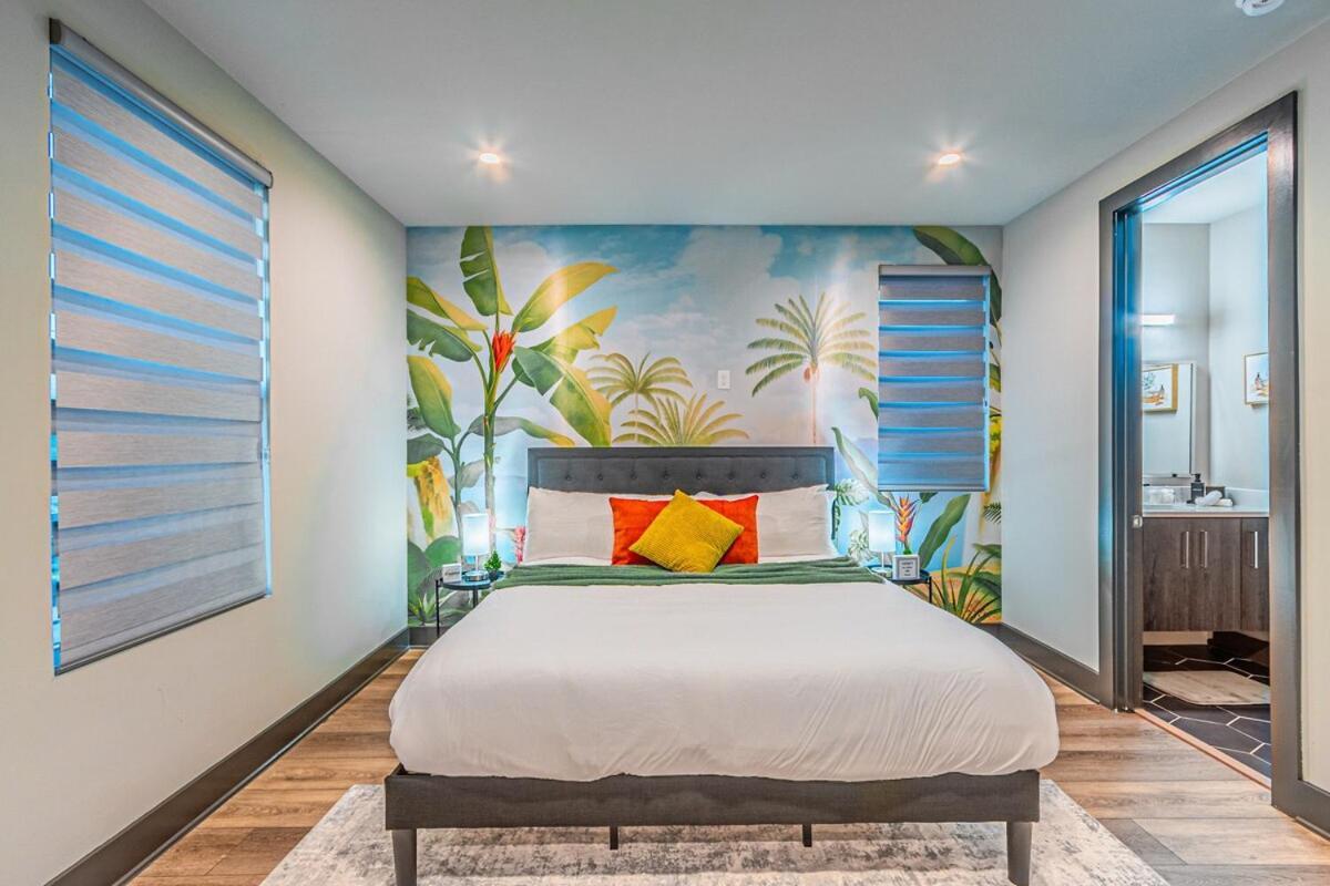 Oak Lawn Luxury - Hot Tub & Arcade Villa *