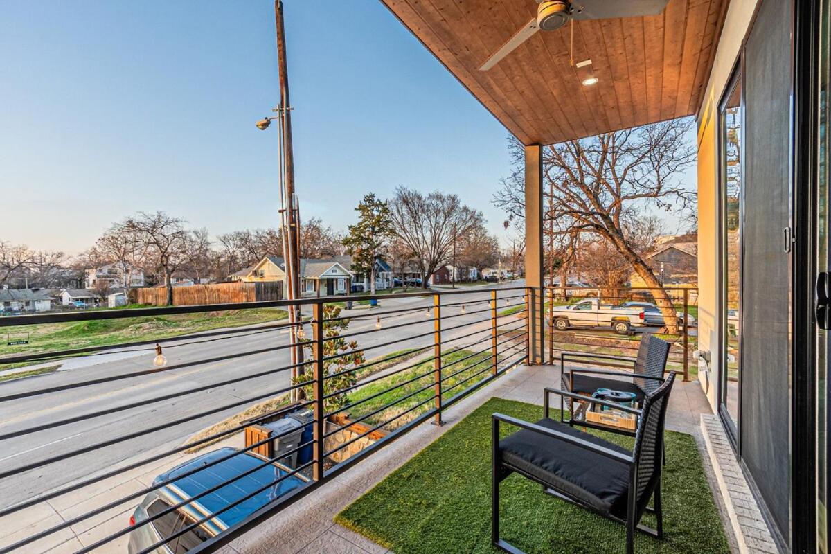 Villa Oak Lawn Luxury - Hot Tub & Arcade *