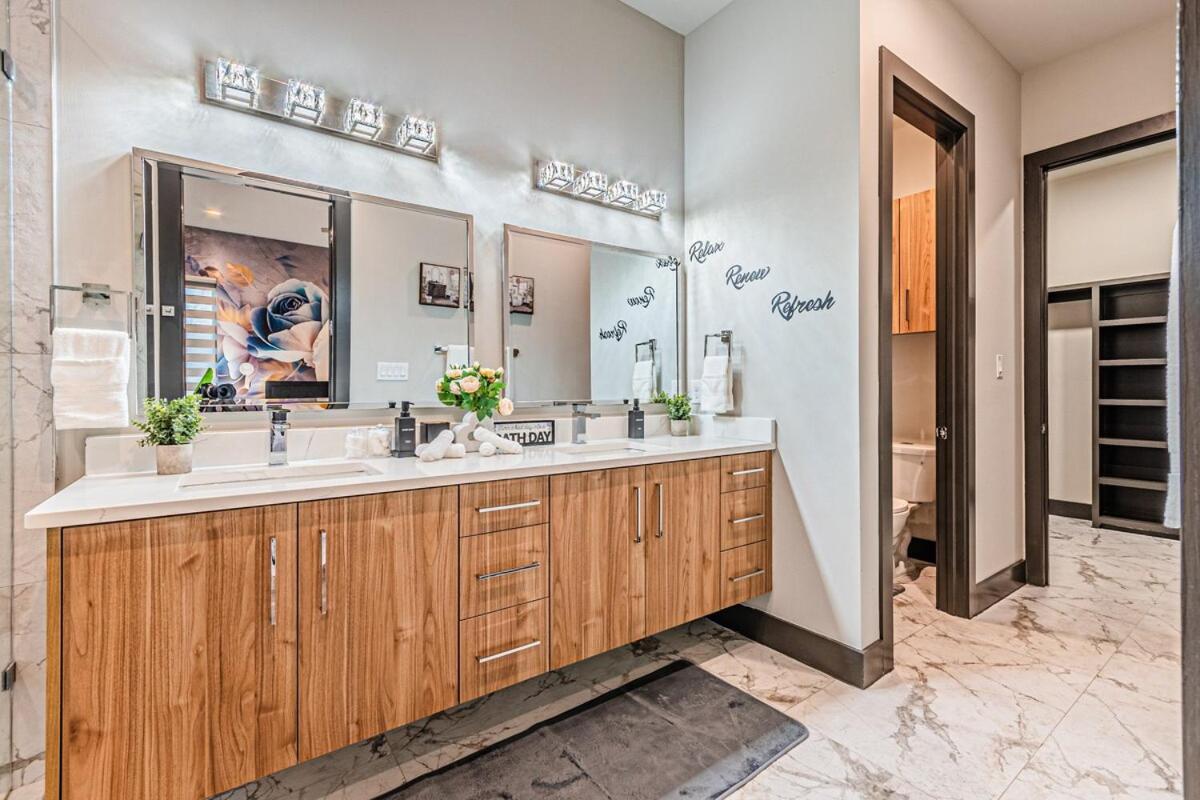 Oak Lawn Luxury - Hot Tub & Arcade * Dallas