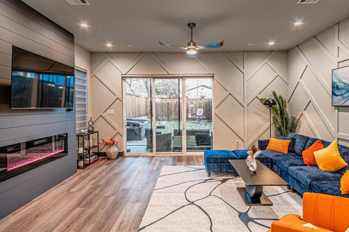 Oak Lawn Luxury - Hot Tub & Arcade Villa *