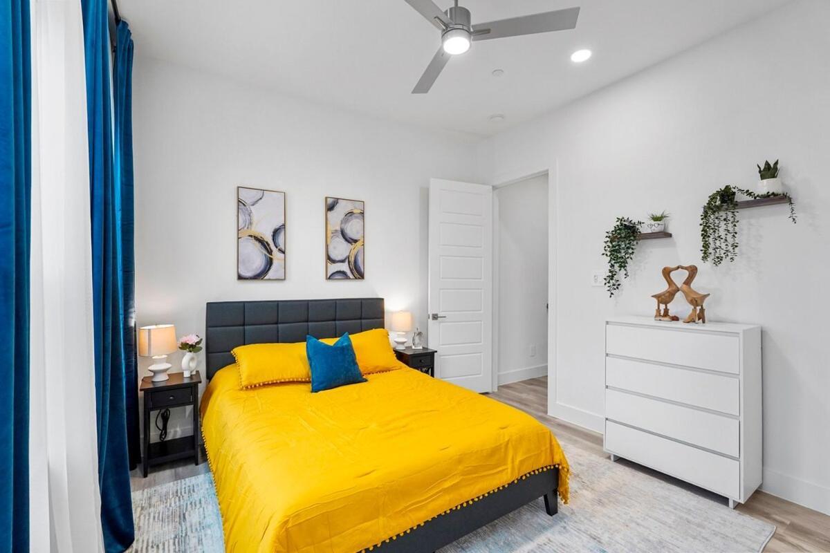 Modern 2br L Pet-friendly L Private Baths * Dallas