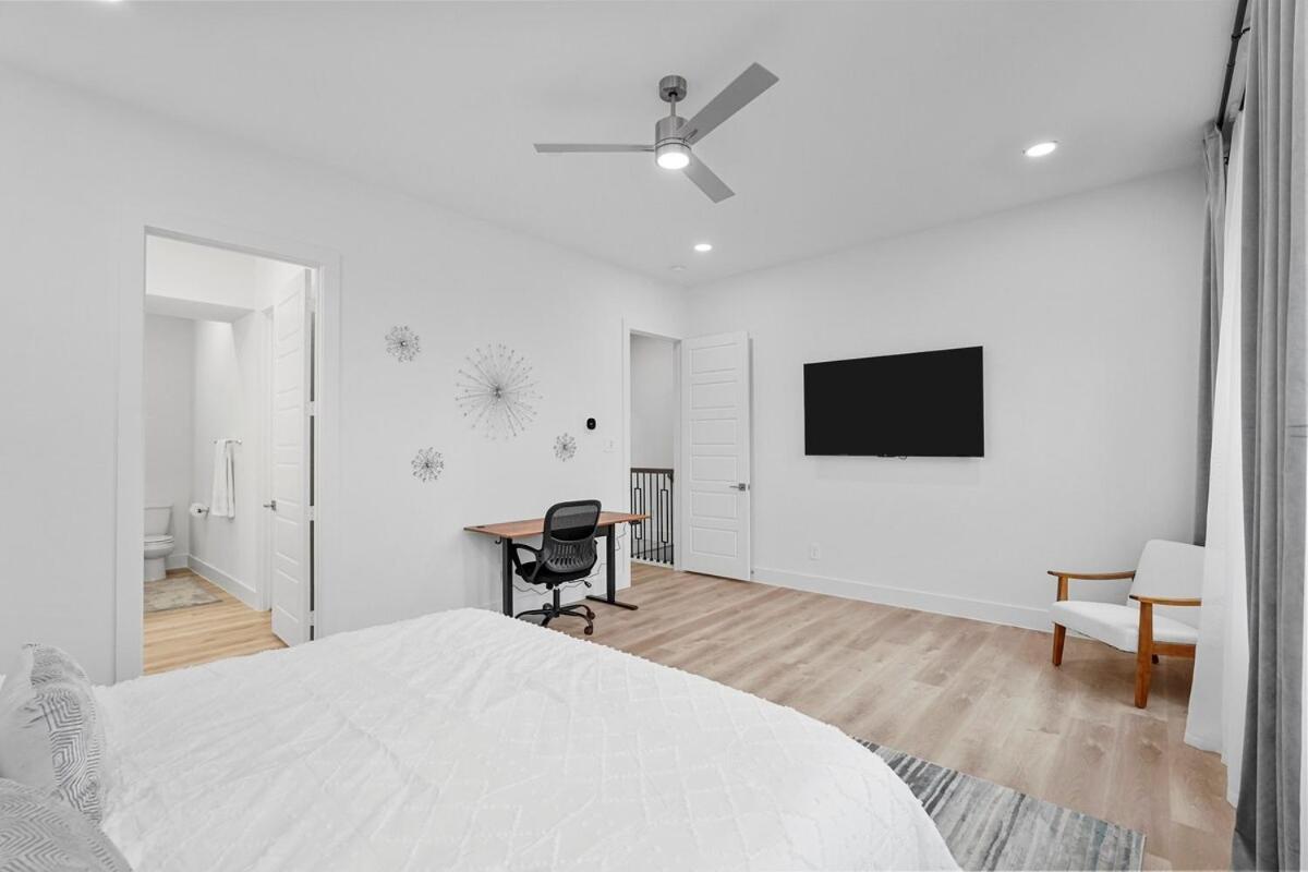 Modern 2br L Pet-friendly L Private Baths