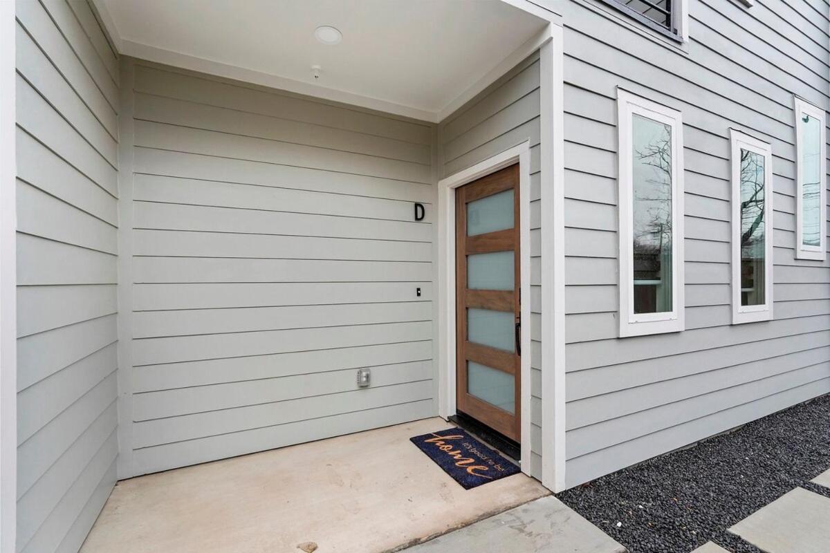 Modern 2br L Pet-friendly L Private Baths Holiday home Dallas