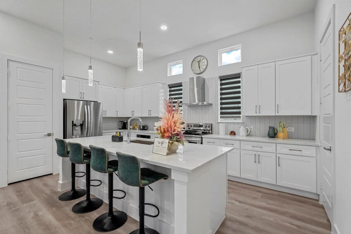 Pet-friendly 2br L Private Baths L Stylish Holiday home *