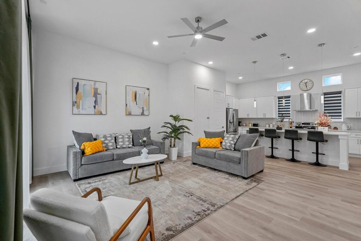 Pet-friendly 2br L Private Baths L Stylish Dallas