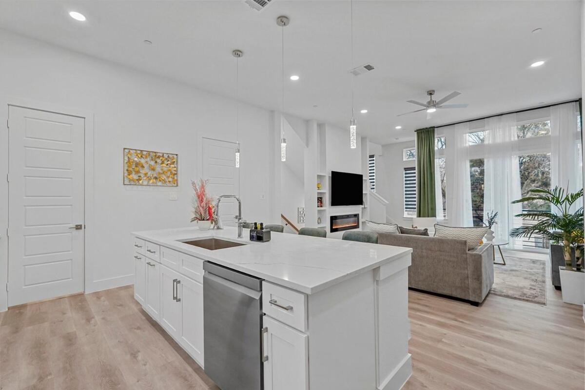 Pet-friendly 2br L Private Baths L Stylish * Dallas