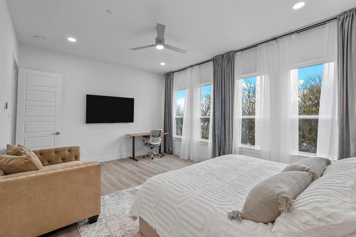 Pet-friendly 2br L Private Baths L Stylish Dallas