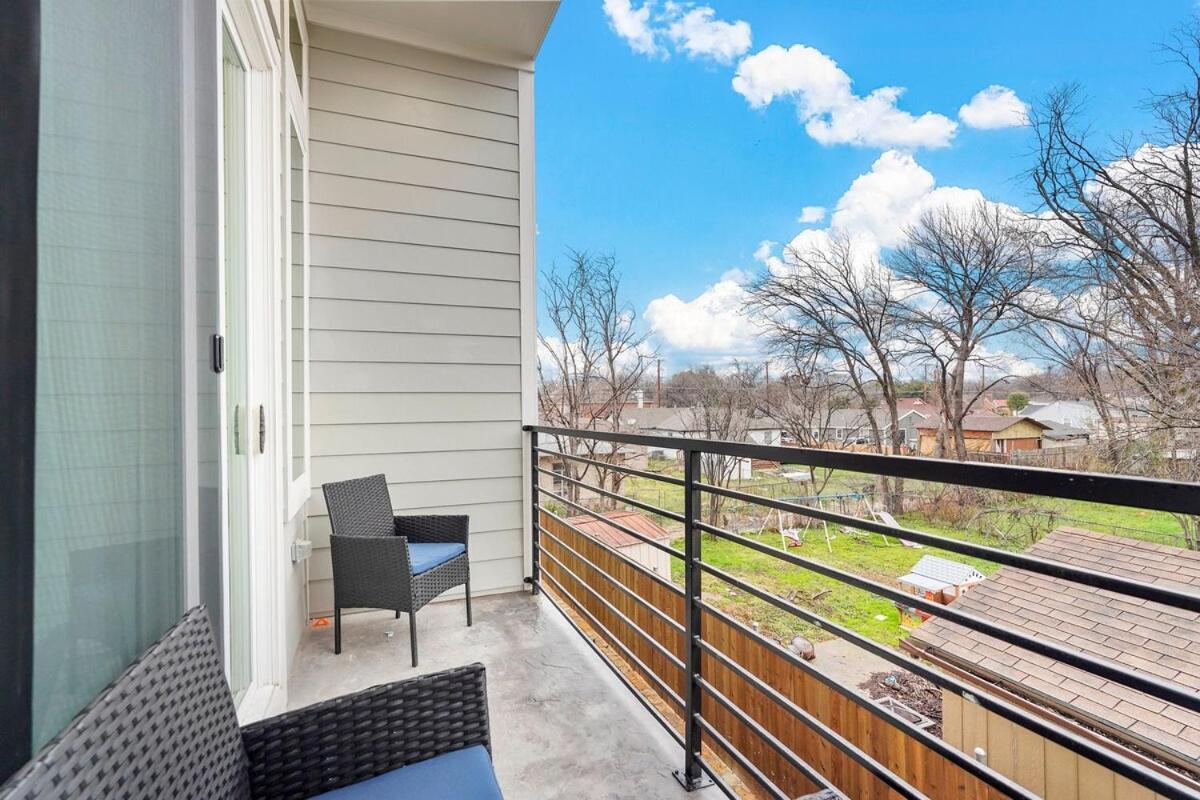 Modern 2br L Pet-friendly L Private Baths * Dallas