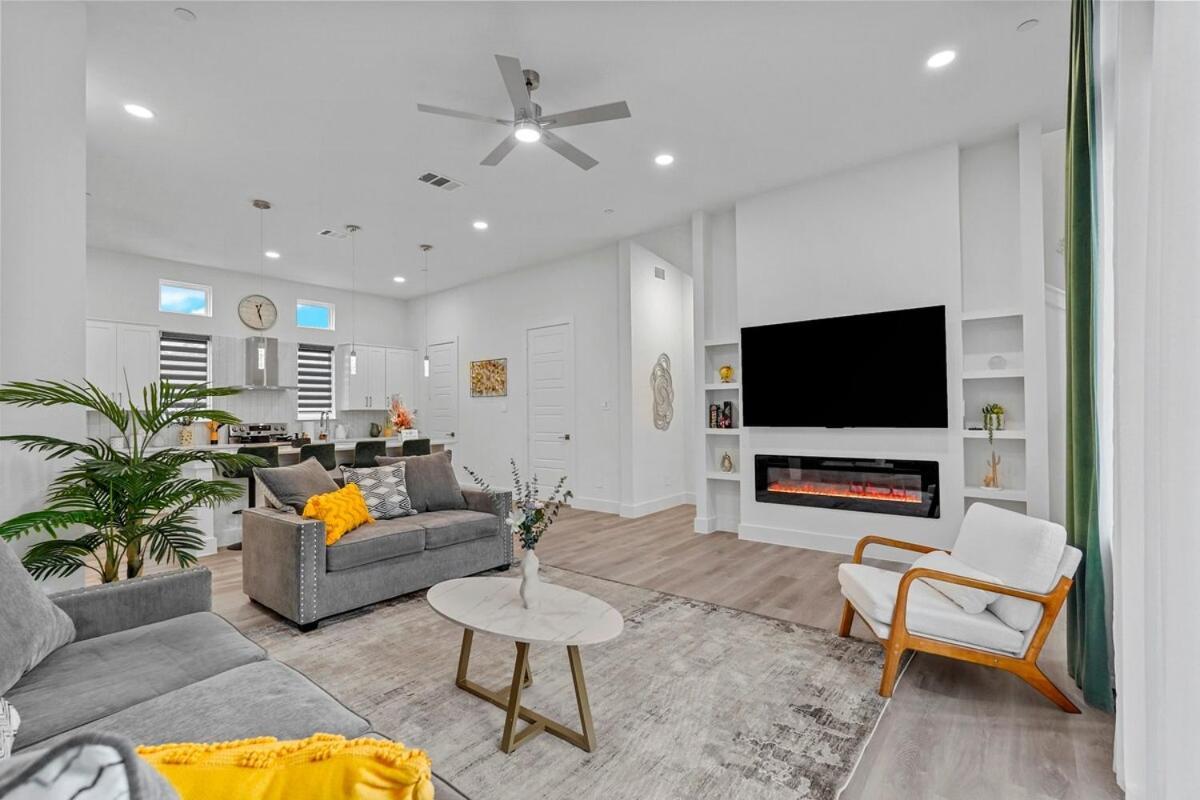 Pet-friendly 2br L Private Baths L Stylish