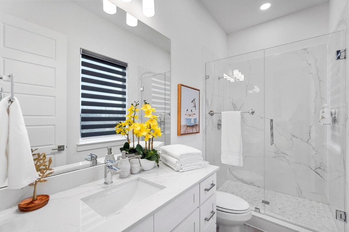 Modern 2br L Pet-friendly L Private Baths Holiday home Dallas
