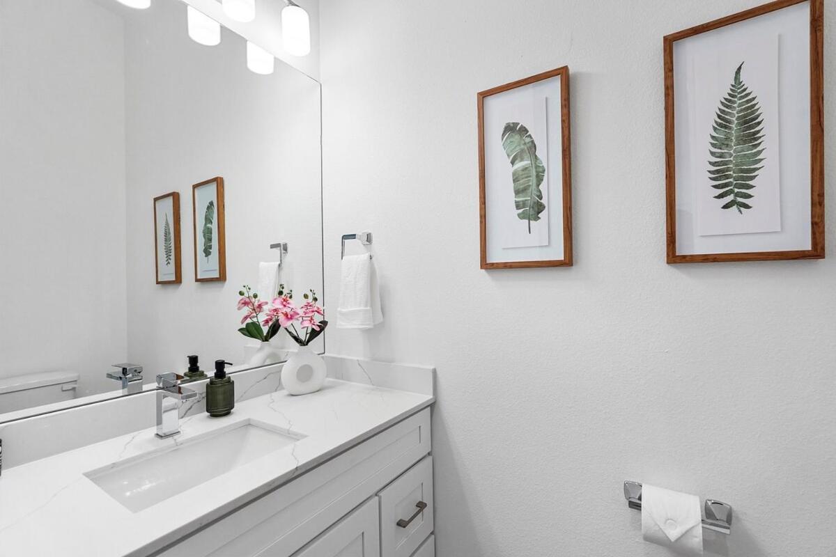 Modern 2br L Pet-friendly L Private Baths Holiday home Dallas