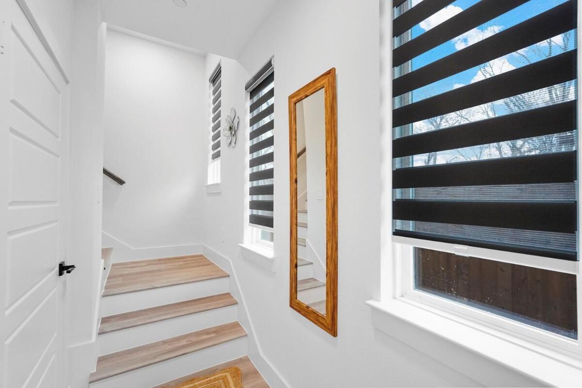 Modern 2br L Pet-friendly L Private Baths Holiday home *