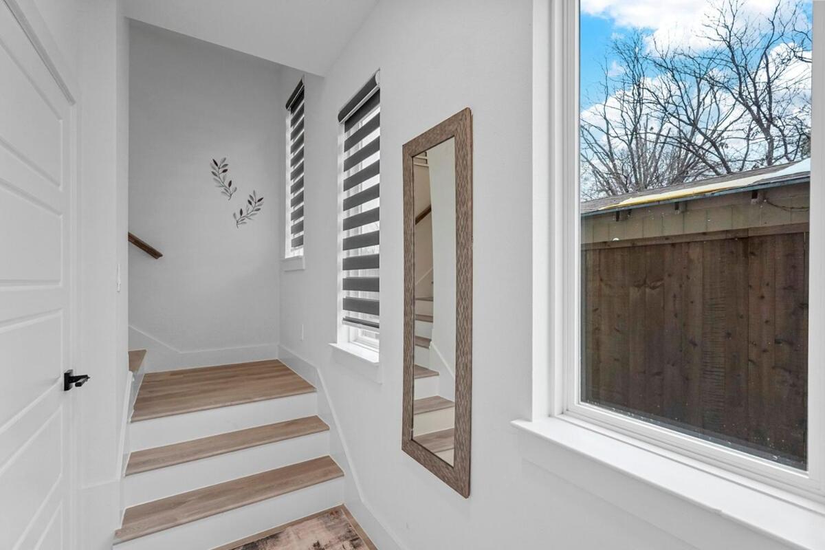 Pet-friendly 2br L Private Baths L Stylish Holiday home Dallas