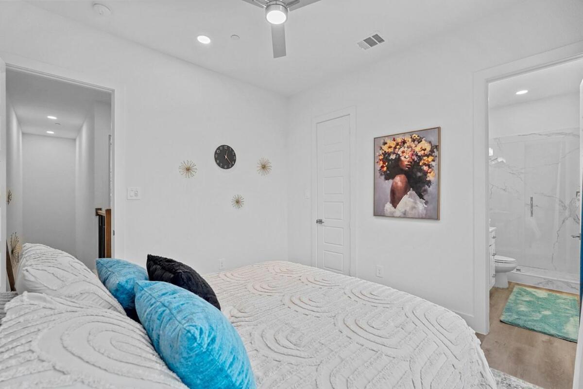 Pet-friendly 2br L Private Baths L Stylish * Dallas