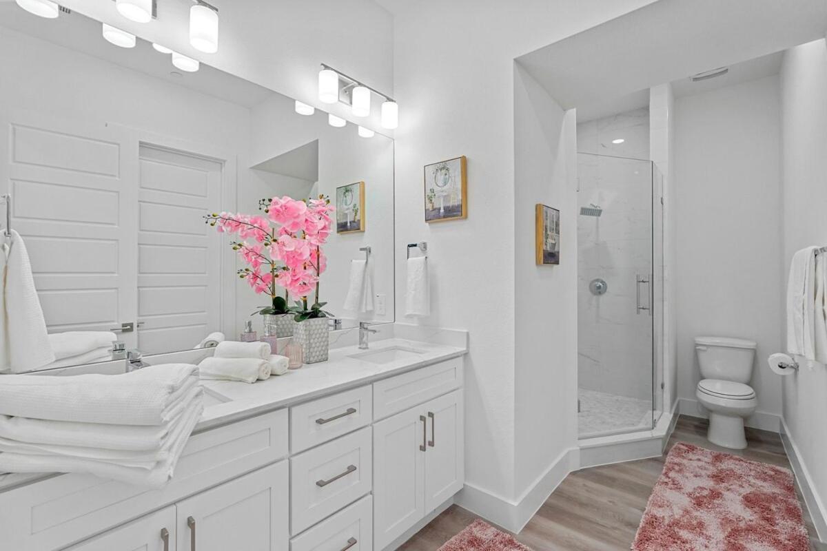 Pet-friendly 2br L Private Baths L Stylish