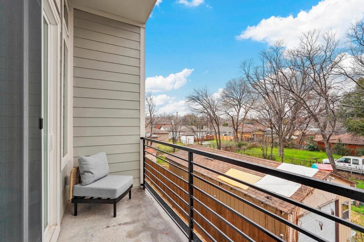 Pet-friendly 2br L Private Baths L Stylish Holiday home Dallas