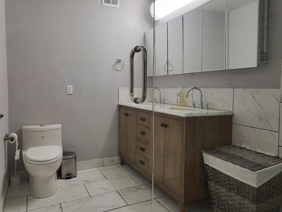 Apartment The Duke's Castle With Garage & Fast Internet Dallas