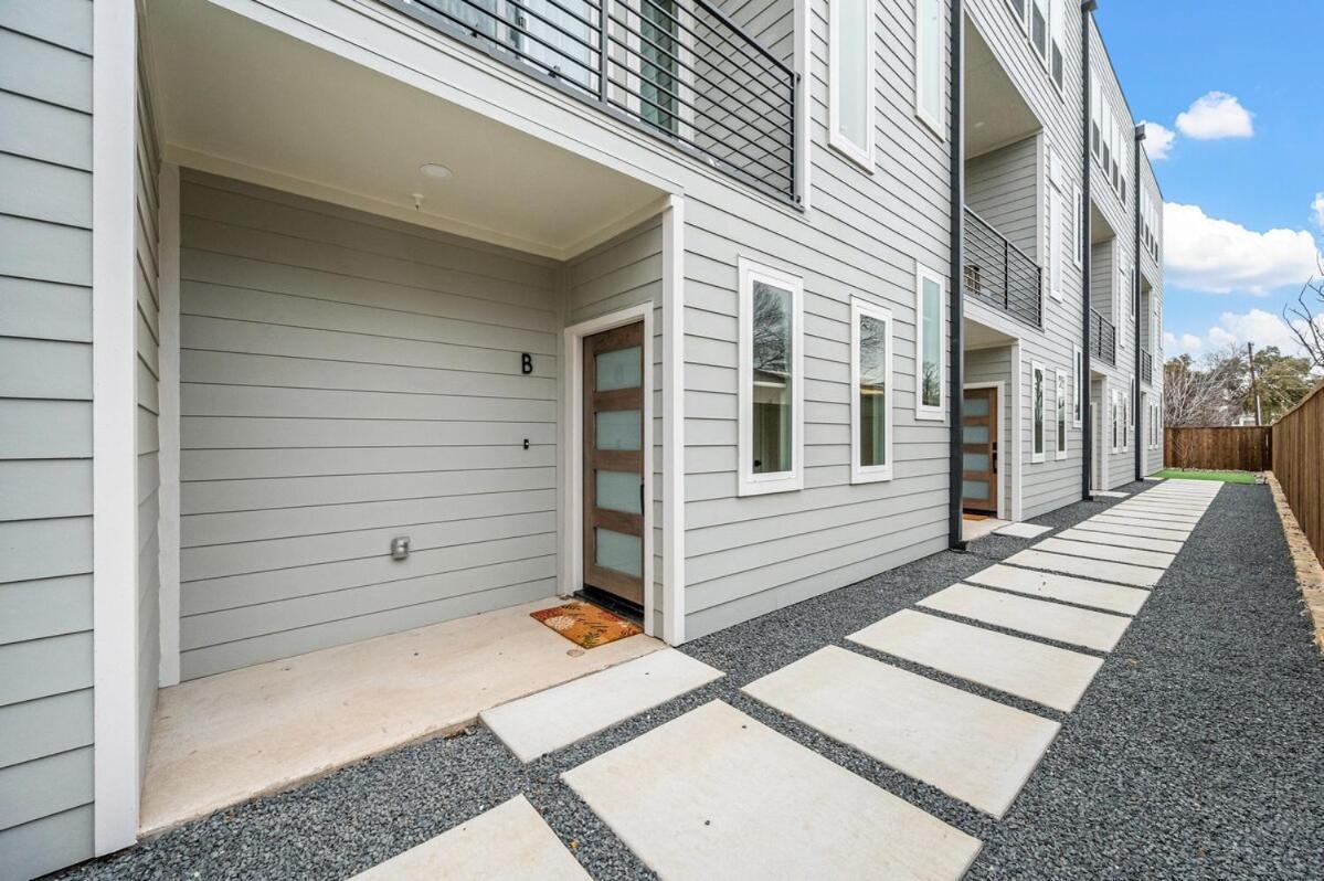 Apartment Brs W Ensuite Baths L Pet-friendly L Loc Dallas