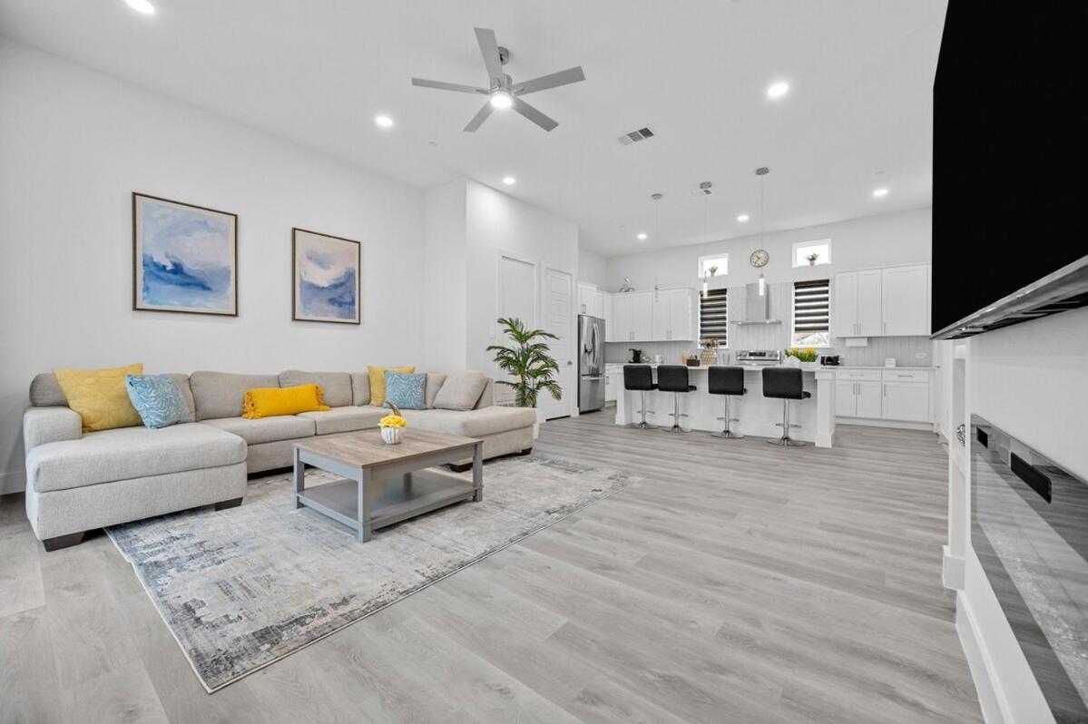 Brs W Ensuite Baths L Pet-friendly L Loc *