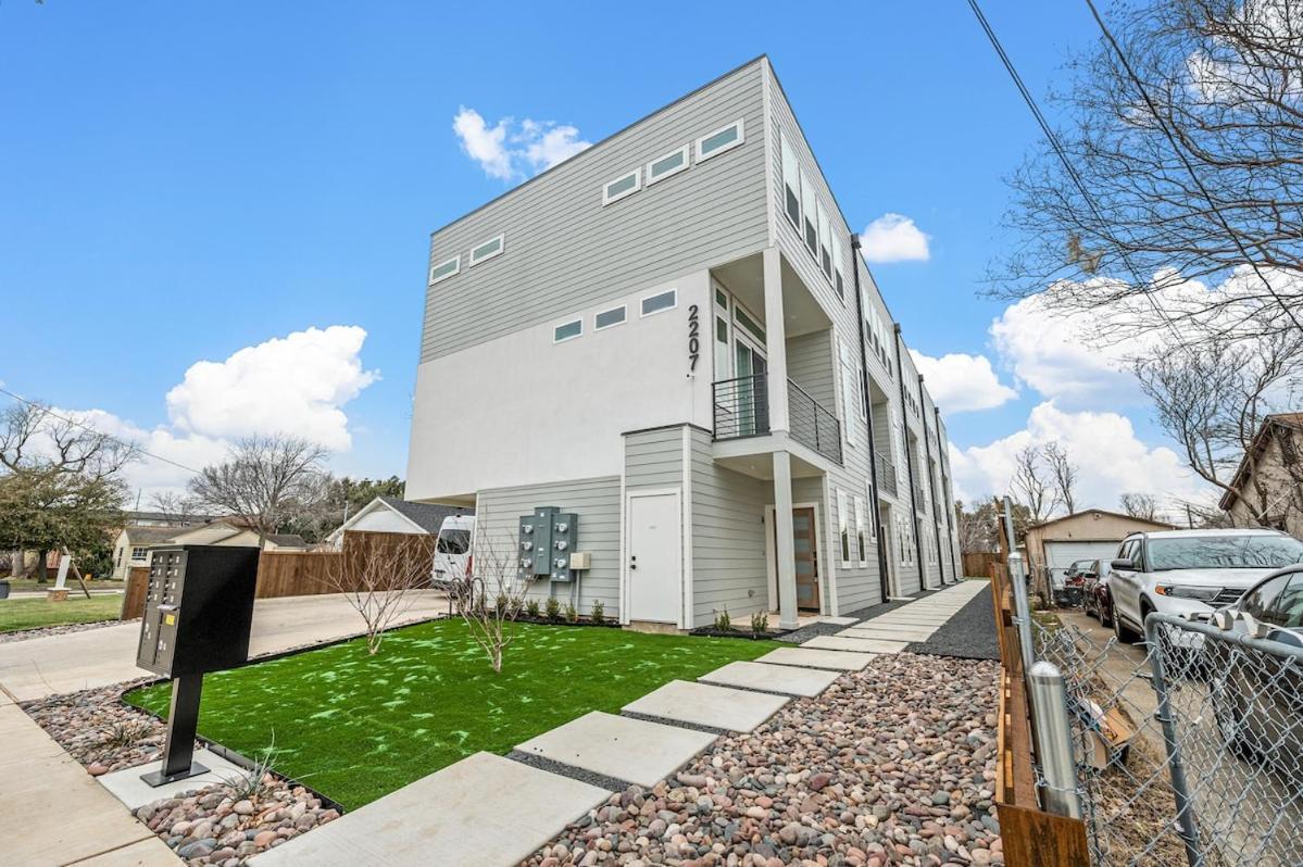 Apartment Brs W Ensuite Baths L Pet-friendly L Loc *
