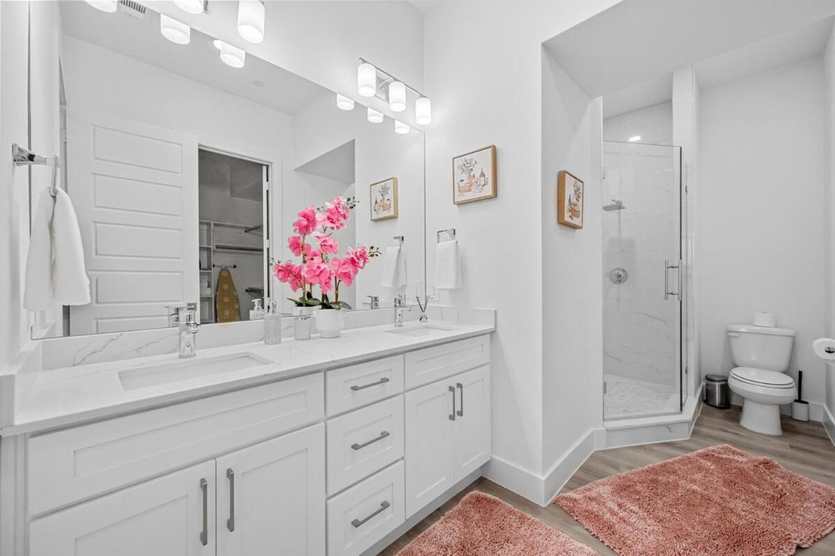 Apartment Brs W Ensuite Baths L Pet-friendly L Loc Dallas