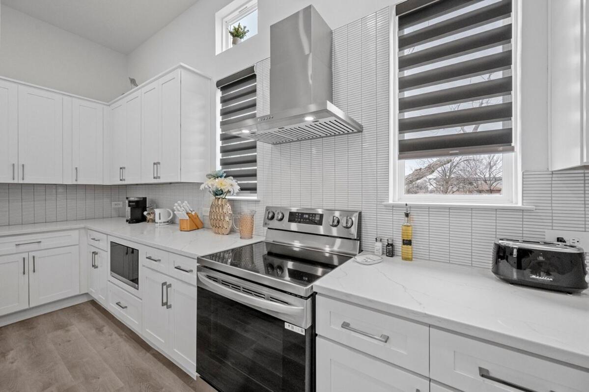 Brs W Ensuite Baths L Pet-friendly L Loc