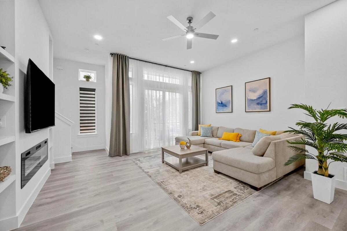 Brs W Ensuite Baths L Pet-friendly L Loc Apartment