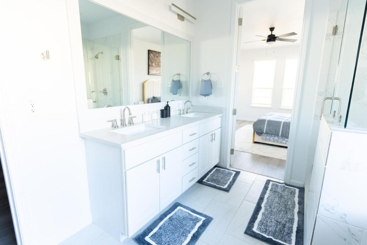 Luxurious 3br Heartfelt Space In Holiday home *