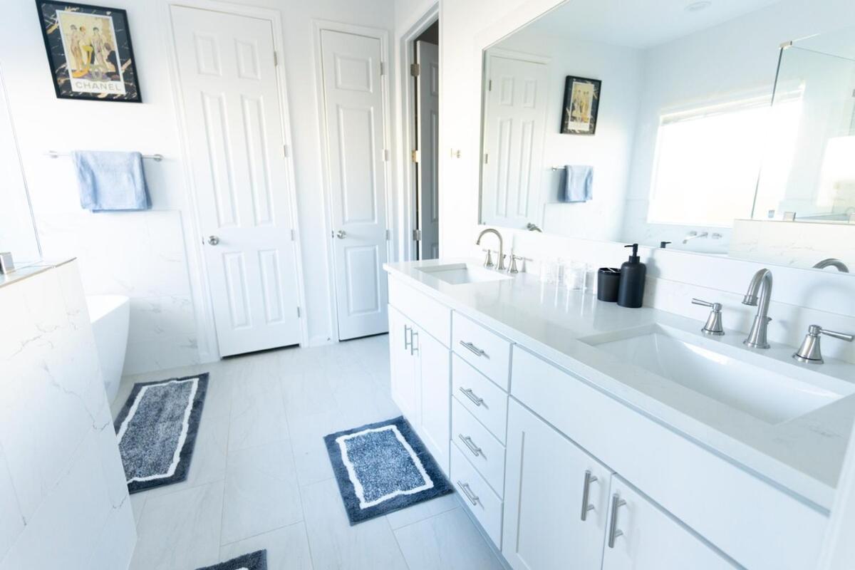 Luxurious 3br Heartfelt Space In Holiday home