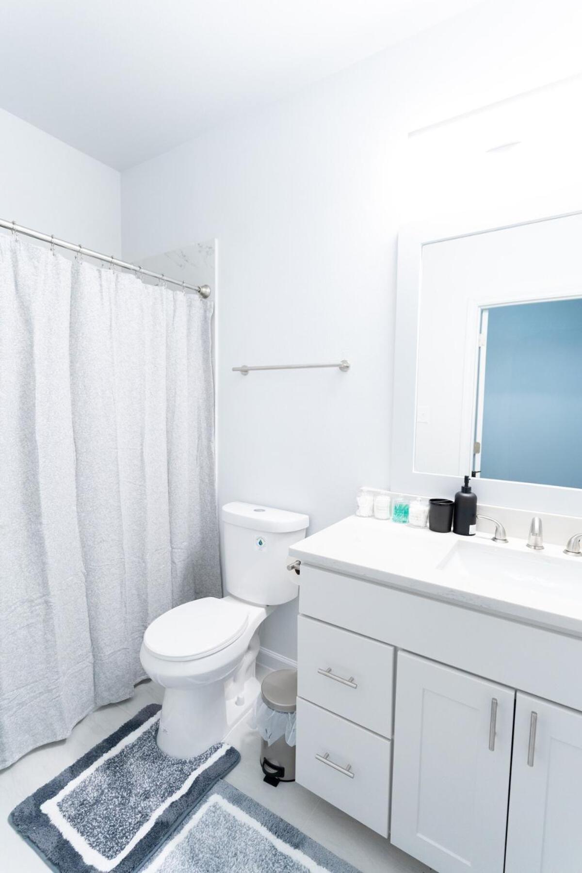 Luxurious 3br Heartfelt Space In Holiday home *