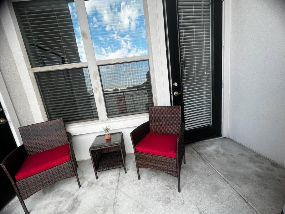 Getaway! Book Now! In The Heart Of Dallas! Great Location! Apartment *